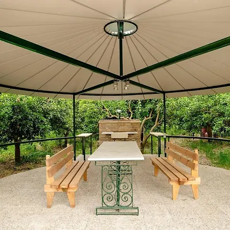 Barba Thanasi's Outlook Holiday home Kavasilas
